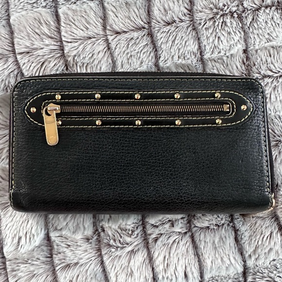Authentic Louis Vuitton Suhali Zippy Long
Wallet black- excellent condit… - Picture 1 of 13